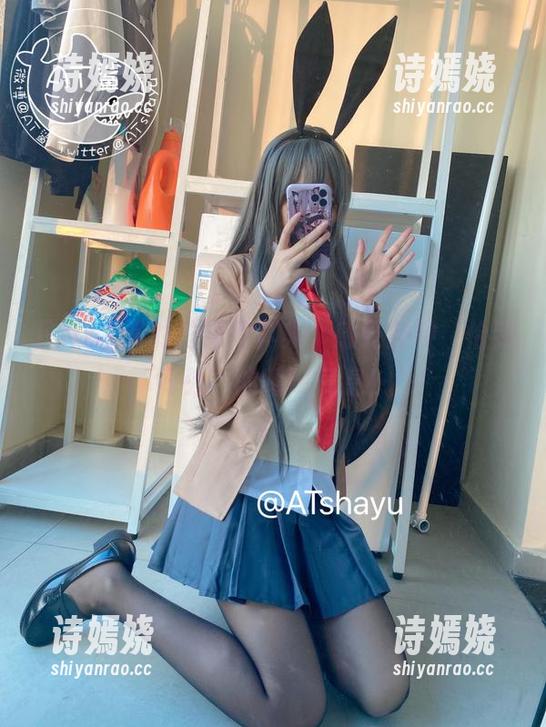 下载AT鲨的拉姆写真集，感受那种‘恰到好处’的暧昧气息！