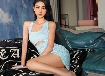 Feilin嗲囡囡 – 偷偷看文芮jeninfer的棉袜图集：让人心痒的私密瞬间