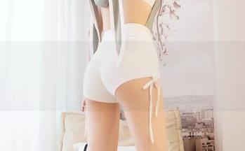 Feilin嗲囡囡 – 芷儿Momoko的校服私拍，套图里藏着多少不为人知的故事？