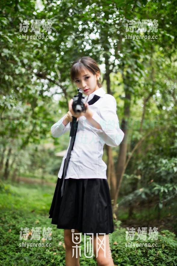 GIRLT果团网 - 在丁晓楠的长腿图册中，腿部的艺术让人无法抗拒！