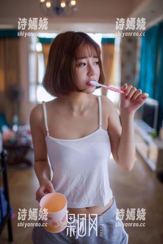 GIRLT果团网 - 周妍希的旅拍全集：原图揭示了她如何把自然而然拍得如此不自然？