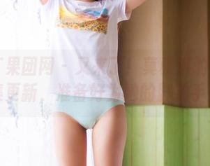 GIRLT果团网 – 又来了！莫雅淇的裸足图集更新，准备好为她的脚拍手！