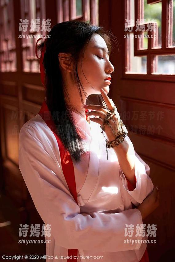 MiiTao蜜桃社 - 佩琦Pinky的万圣节作品，缺少的不是圣光，而是那份独特的个性！