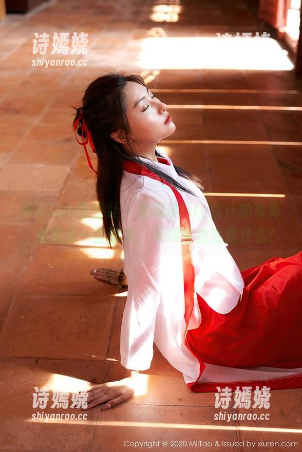 MiiTao蜜桃社 - 看琉璃lily女仆的写真，难免有一丝迷失，天知道我在想什么！