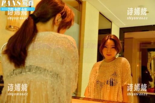 PANS - 图库中的Cici：丝袜与光影的微妙舞蹈，分享给懂的人！