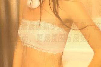 ROSI – 杨晨晨最新少女写真集：这里不止是美，更是氛围与感觉！