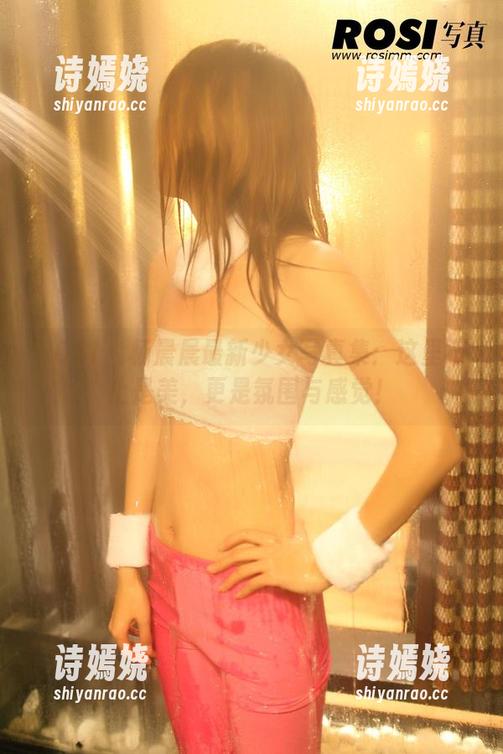 ROSI - 杨晨晨最新少女写真集：这里不止是美，更是氛围与感觉！