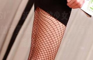 “ROSI”最近更新的少女写真，完全打破了我的审美底线，这种纯真与俏皮，谁能抗拒得了呢？