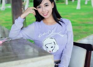 TuiGirl推女郎 – 松果儿的白裙，仿佛在说：‘快来瞧我的图包资源！’