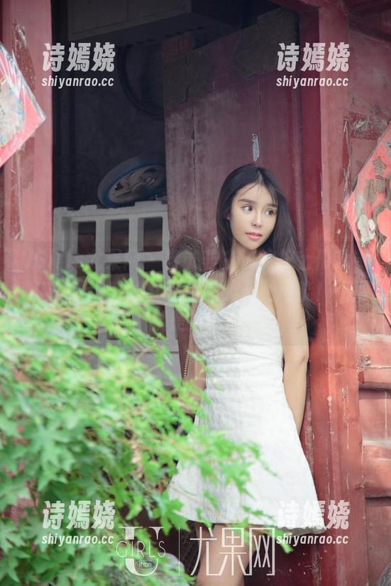 UGirls尤果网 - 尝试非主流的护士形象，跟随Zora若拉共探作品的无限可能！资源就是热度！