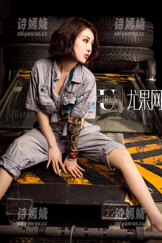 UGirls尤果网 - 图片直击：孟狐狸的网袜，性感得让人想多看几眼。
