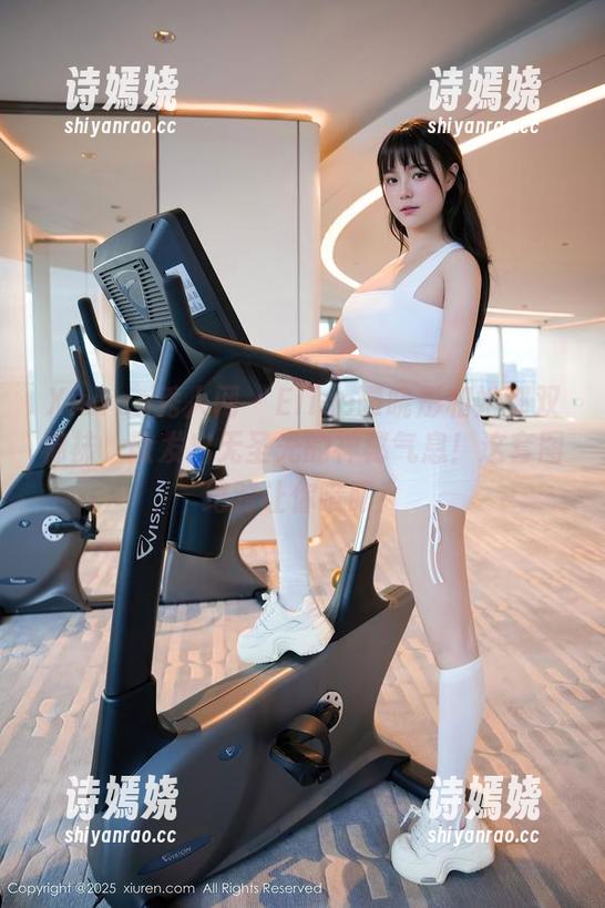 Xiuren秀人网 - Elise谭晓彤和她那双棉袜，散发出无圣光的神秘气息！这套图绝对让你瞪眼！