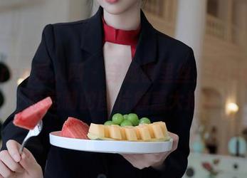 Xiuren秀人网 – 穿越裤里丝：laura阿姣定制的图片魅惑大揭秘