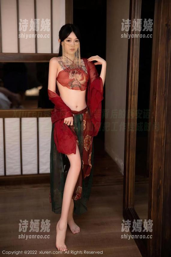 Xiuren秀人网 - 职业装背后的唐安诺：高清写真集，看看她如何把工作变成时尚秀！