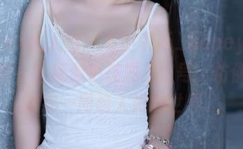 Xiuren秀人网 – 看小蛮妖_honey的短裙写真，壁纸似乎在发出信号，仿佛在邀请我一同踏入她的世界。