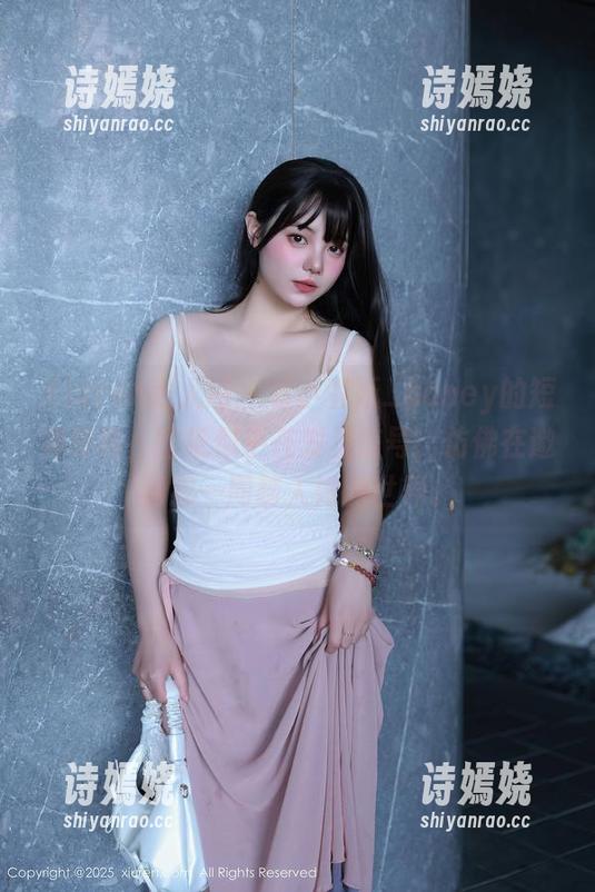 Xiuren秀人网 - 看小蛮妖_honey的短裙写真，壁纸似乎在发出信号，仿佛在邀请我一同踏入她的世界。