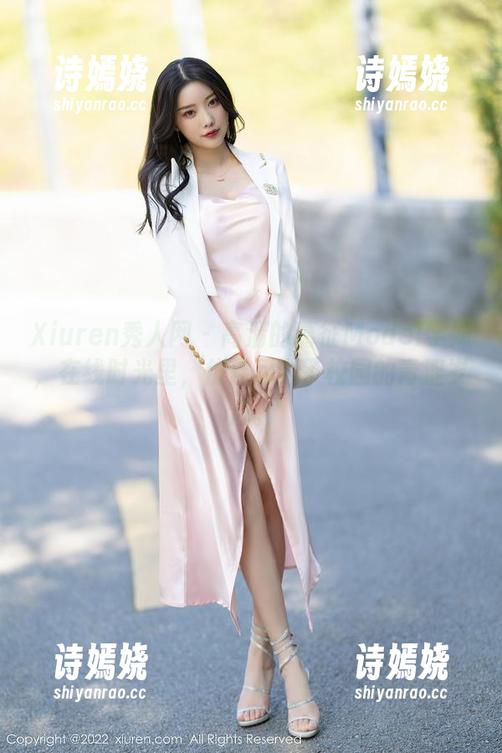 Xiuren秀人网 - 高清的葛征Model学妹，在线时光里，仿佛回到了校园的青涩岁月。