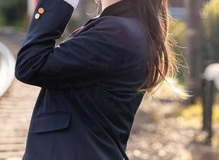 YouMi尤蜜荟 – Emily顾奈奈酱的吊带原图，翻转你的视线，心里有点小鹿乱撞