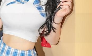 Zzyuri圣光写真集，粉色万圣节美图让人觉得有点小邪魅？