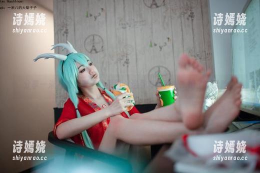 分享一米八的大梨子的原图：这身套装真是...绝了，哈哈！
