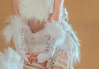 七月喵子短裙秀：图库里的高清美图，让人晃神的瞬间！
