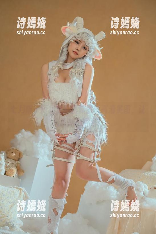 七月喵子 七月喵子短裙秀:图库里的高清美图,让人晃神的瞬间!