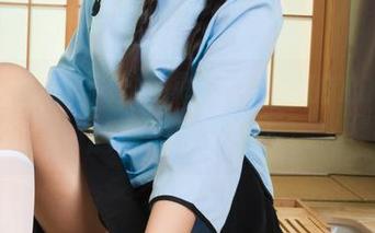 丽柜 – 最新写真集揭晓：无助的心心，她的魅力在这里！
