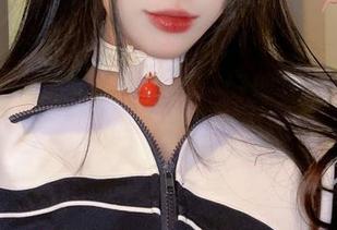 图片里的九言镂空作品，好像在向我诉说着什么。