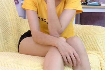 初夏女神 – 最新作品：双双用“大红JK套”把我的心都勾走了，你们觉得呢？