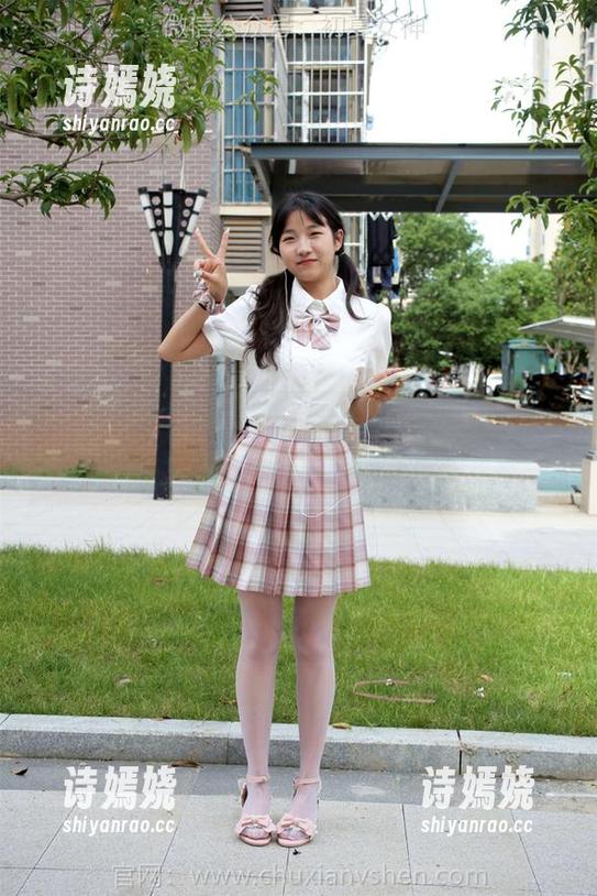 初夏女神 - 在柒柒的旗袍废墟写真图册中，发现一个充满故事的时空隧道！