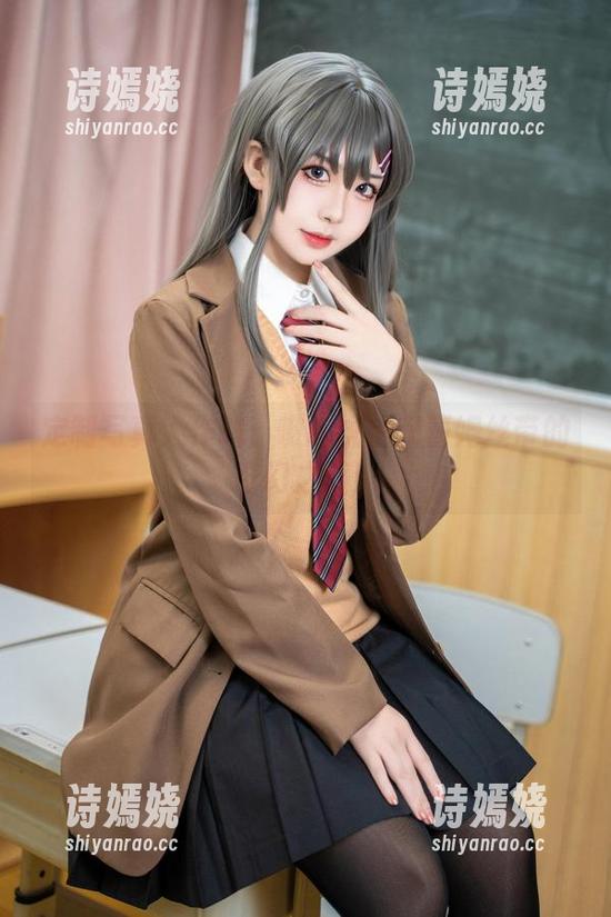 定制写真大作战：嗷呜虎虎和蕾姆丝带的奇幻之旅！