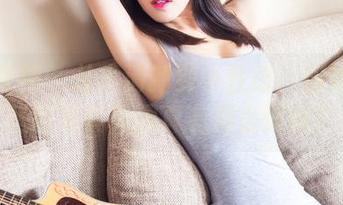 头条女神 – 从小清新到小性感：何娇娇的圣诞写真原图真有那么惊艳？