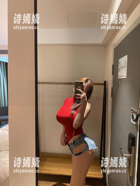 微密圈 - 奶宝妹纸与她的镜框：一部赞美眼镜的图集与写真