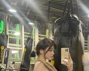 微密圈 – 奶宝妹纸的淑女腰，全集原图让你告别常规审美！