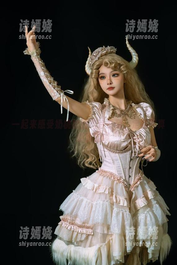 一起来感受奶桃桃的花吟系列！定制写真，别错过哦