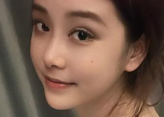 微密圈 – 图包分享：奶雯的白衬衣和红色内内，活脱脱就是另一种撩人的艺术啊！