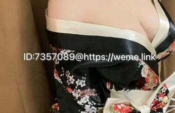 微密圈 – 奶雯的红色战衣全套写真：穿过云层，直击你的心！