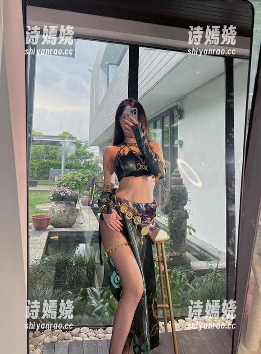 微密圈 - 日式和服里的小玉吃果冻，高清原图像是流淌的甘露，让人想要慢慢品味。