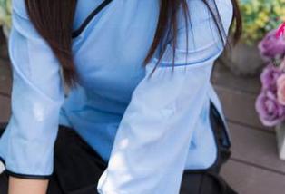 尤果网 – 谭晓彤的校园写真图包简直是个时间机器，精选的瞬间让我不自觉想起了那条熟悉的小路。