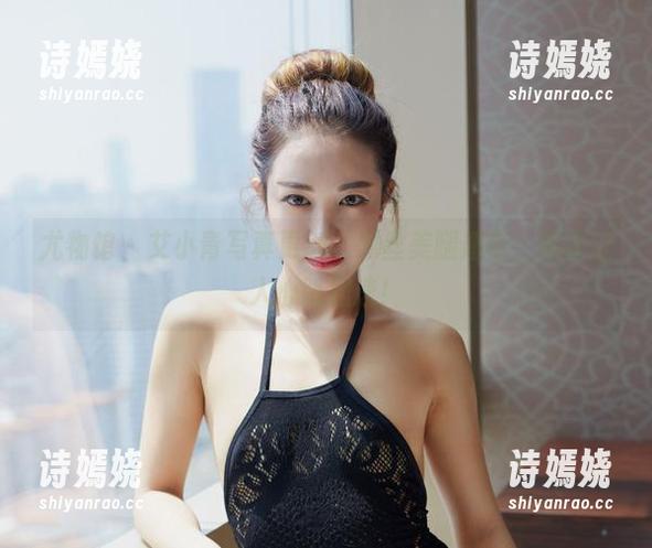 尤物馆 - 艾小青写真更新，黑丝美腿翘臀，简直让人心跳加速！