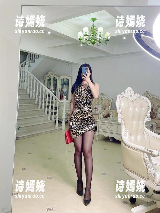 微密圈 - 张老师如何在天台里玩转无圣光——写真中的俏皮与沉思