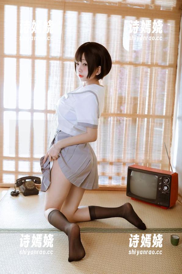 下载日奈娇的旗袍写真，给你的画面增添一抹俏丽