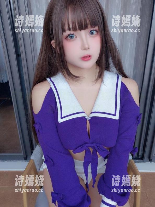 日奈娇的最新原图：实习女警，心里的小鹿叫得太厉害了！
