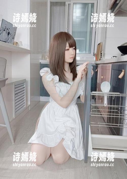 看完朝雾爱的女王私拍原图，我觉得我好像懂了一点点时尚……