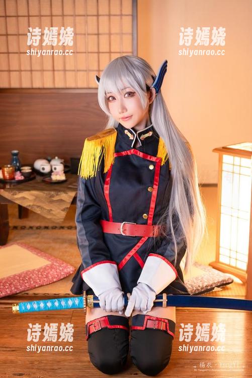 杨衣yangyi的修女写真，分享一丝不苟的神圣与调皮！