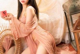 黑呆与果咩酱的微妙连接：套图的气氛感，来不来点暧昧？
