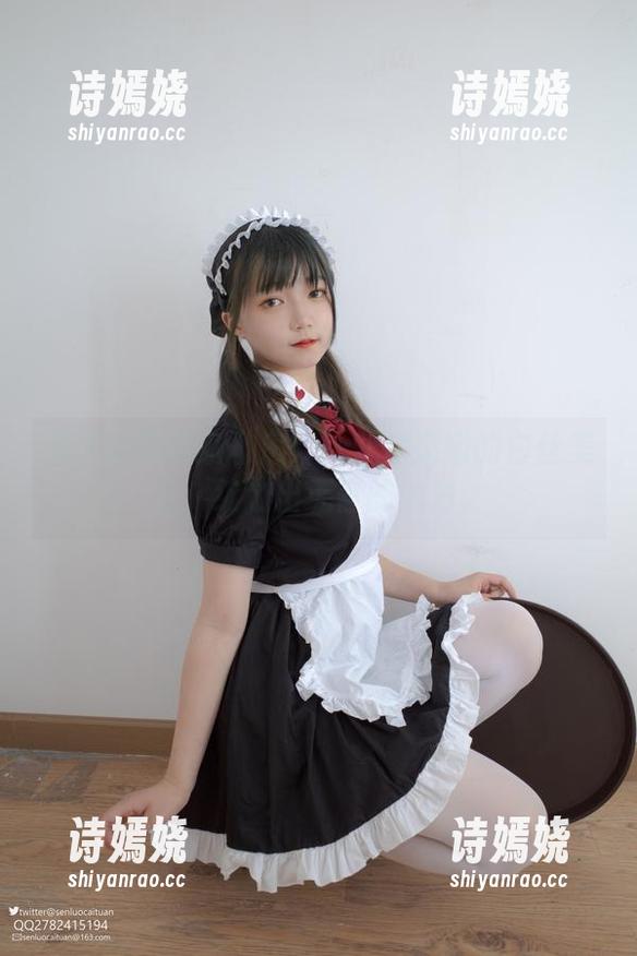 森萝财团独家私房：一双水嫩嫩的白丝美足，绽放出无言的魅力。