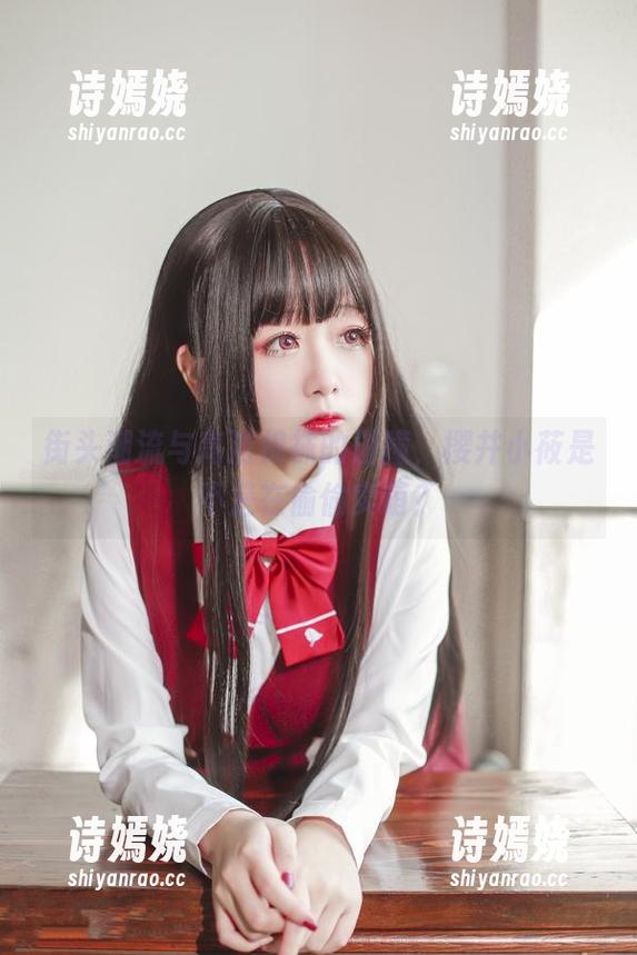 街头潮流与高清棉袜的碰撞，樱井小莜是不是在偷偷卖萌？