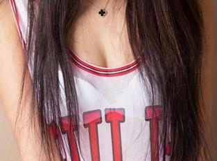 爱尤物 – 李允儿的写真，私拍中的修女也有小叛逆？