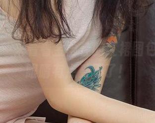 爱尤物 – 来看看金雨佳的红裙图包，我的眼睛有点受不了！
